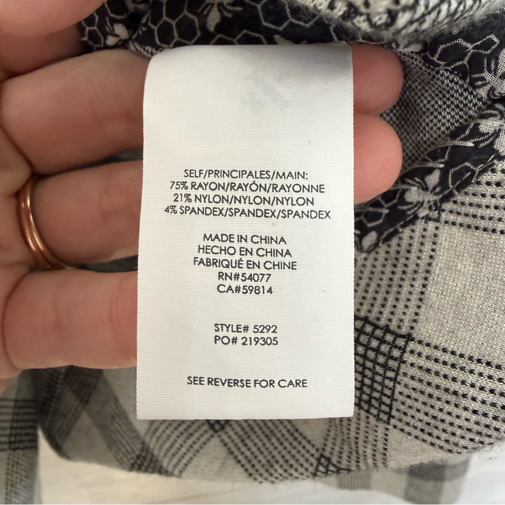 Cabi • Black Gray Plaid Women’s Single Breasted Valentina Blazer Size 10 - Picture 4 of 5